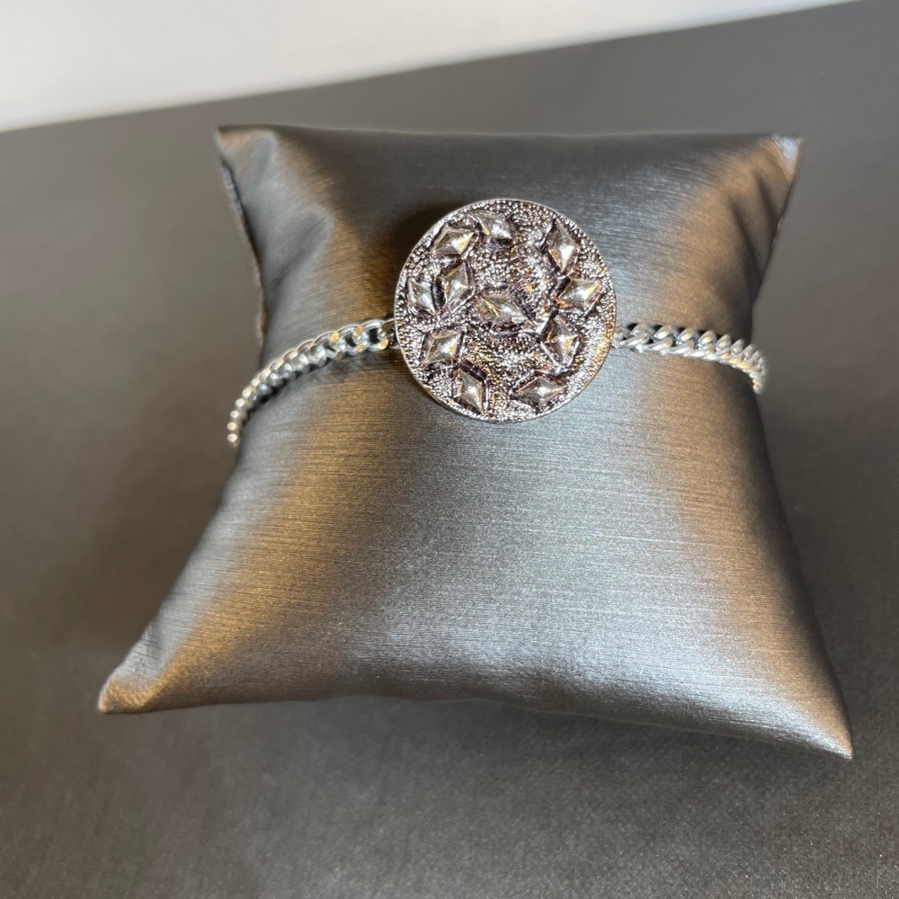 Chain Brush Textured Silver Tone Pendant Bracelet